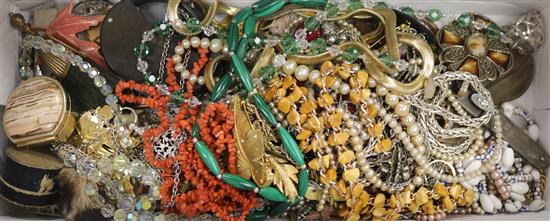 A small quantity of costume jewellery and curios, including silver mounted penknife and silver necklace.